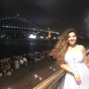 Meet your Posher, Adriana